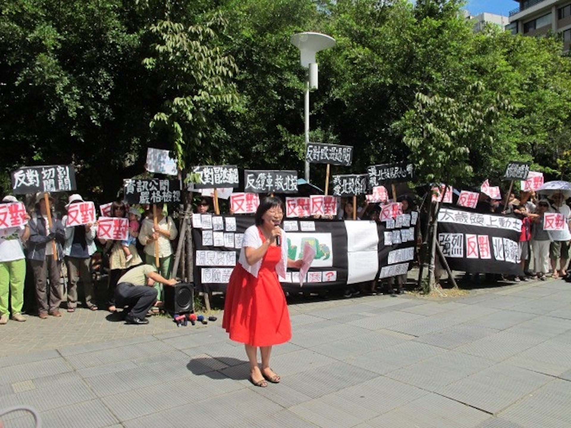 跟「反北纜」運動有關的相片,共2張